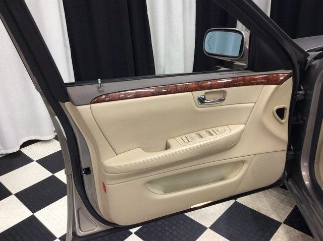 used 2006 Cadillac DTS car, priced at $9,999