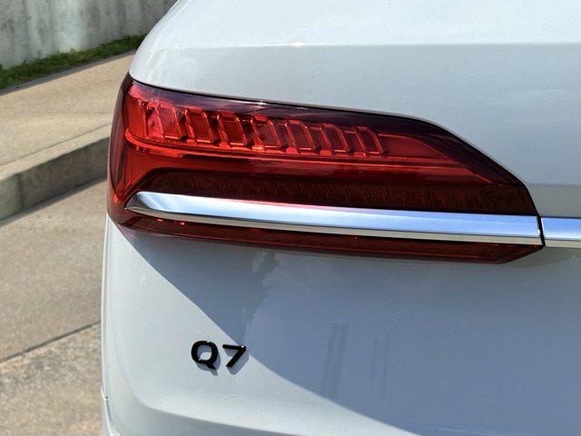 new 2025 Audi Q7 car, priced at $72,741