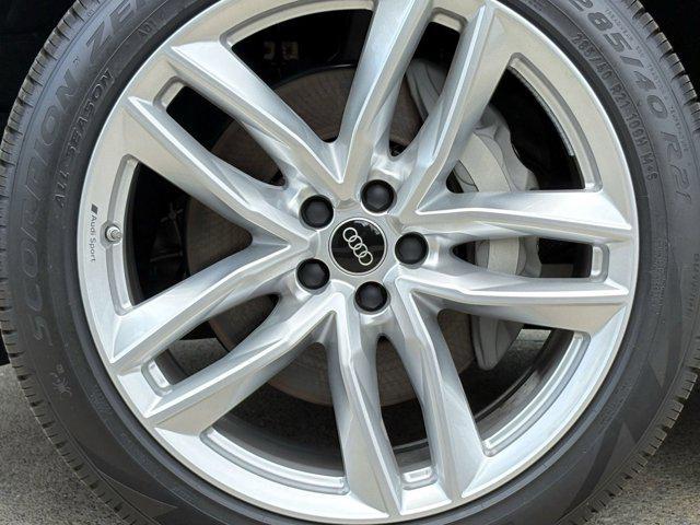 new 2025 Audi Q7 car, priced at $72,741