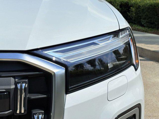 new 2025 Audi Q7 car, priced at $72,741