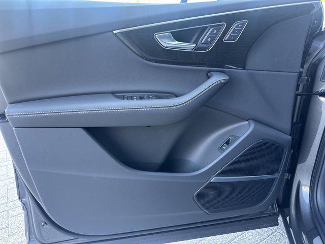 new 2025 Audi Q7 car, priced at $67,703