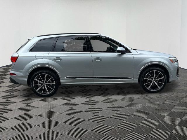 new 2025 Audi Q7 car, priced at $65,961