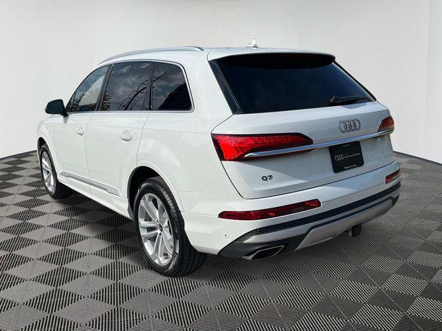 new 2025 Audi Q7 car, priced at $67,492