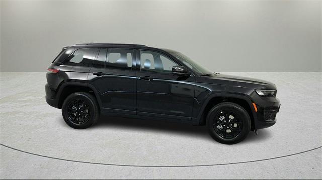 new 2025 Jeep Grand Cherokee car, priced at $40,704