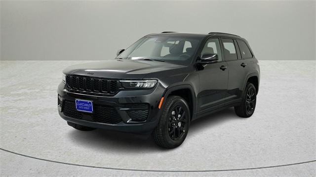 new 2025 Jeep Grand Cherokee car, priced at $40,704