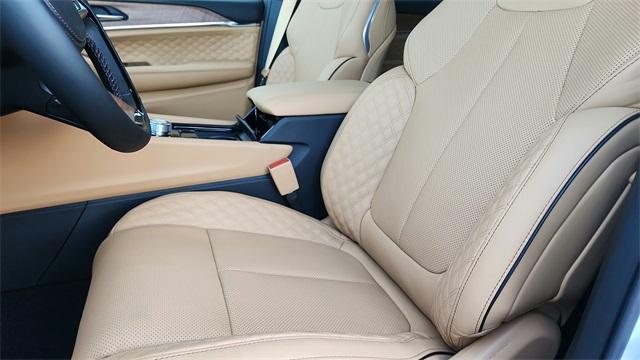 new 2025 Jeep Grand Cherokee car, priced at $56,053