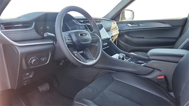 new 2025 Jeep Grand Cherokee L car, priced at $40,999