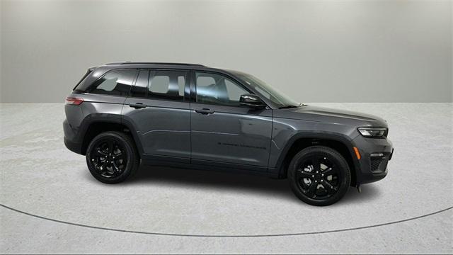 new 2025 Jeep Grand Cherokee car, priced at $43,119