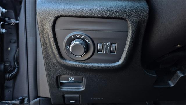 new 2025 Jeep Grand Cherokee car, priced at $39,812