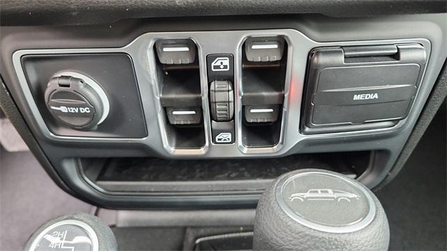 new 2025 Jeep Gladiator car, priced at $41,936