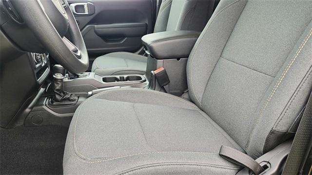 new 2025 Jeep Gladiator car, priced at $41,936