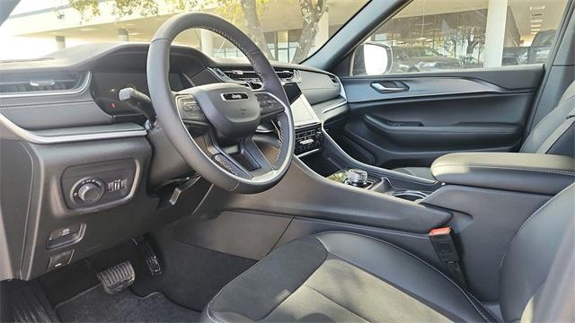 new 2025 Jeep Grand Cherokee car, priced at $39,185