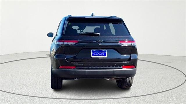 new 2025 Jeep Grand Cherokee car, priced at $40,980