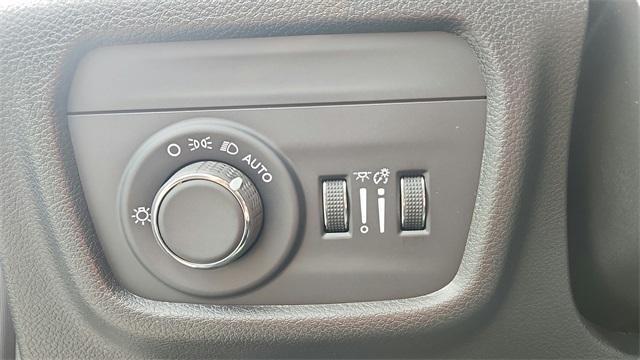 new 2025 Jeep Grand Cherokee car, priced at $35,650