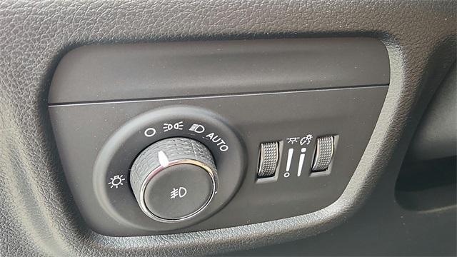 new 2025 Jeep Grand Cherokee car, priced at $53,919