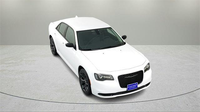 new 2023 Chrysler 300 car