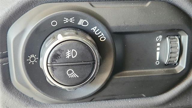 new 2025 Jeep Gladiator car, priced at $45,319