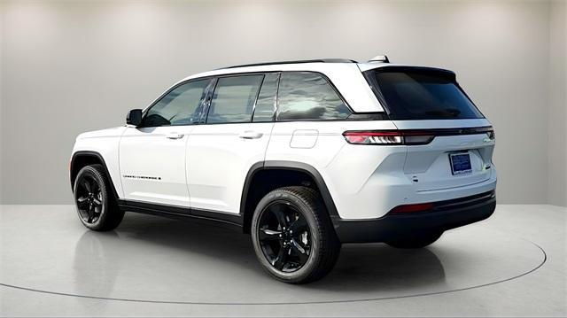 new 2025 Jeep Grand Cherokee car, priced at $42,000