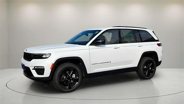 new 2025 Jeep Grand Cherokee car, priced at $42,000