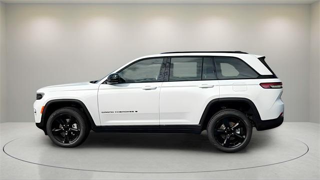 new 2025 Jeep Grand Cherokee car, priced at $42,000