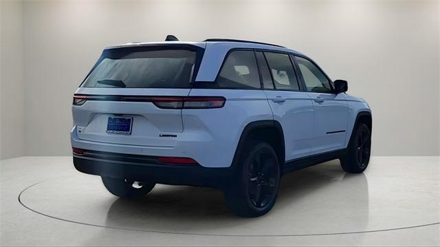 new 2025 Jeep Grand Cherokee car, priced at $42,000