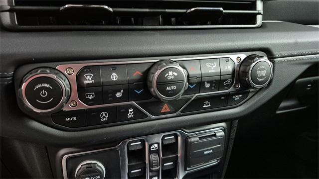 new 2025 Jeep Gladiator car, priced at $42,270