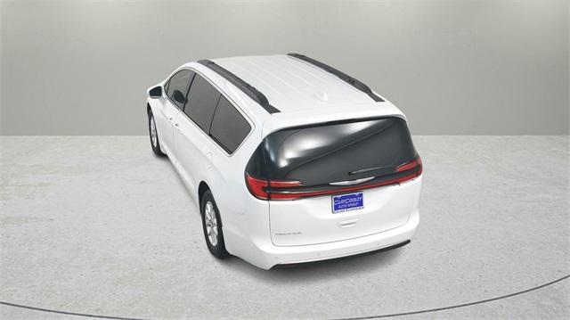 new 2024 Chrysler Pacifica car, priced at $38,231