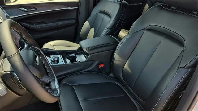 new 2025 Jeep Grand Cherokee car, priced at $42,890