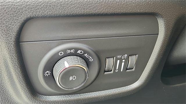 new 2025 Jeep Grand Cherokee car, priced at $53,519