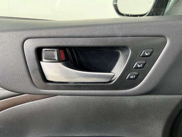 used 2018 Toyota Highlander car, priced at $28,900