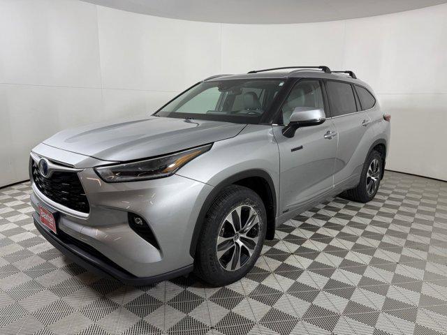 used 2021 Toyota Highlander Hybrid car, priced at $41,000