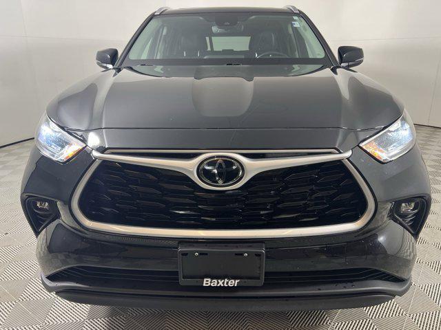used 2021 Toyota Highlander car, priced at $34,900