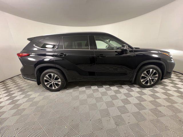 used 2021 Toyota Highlander car, priced at $34,900
