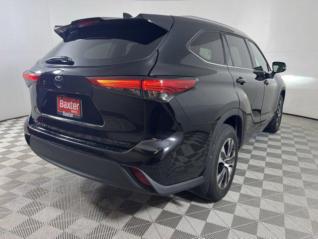 used 2021 Toyota Highlander car, priced at $34,900