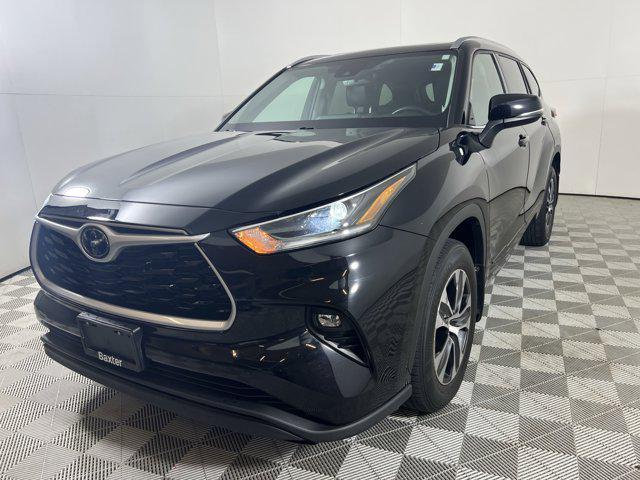 used 2021 Toyota Highlander car, priced at $34,900