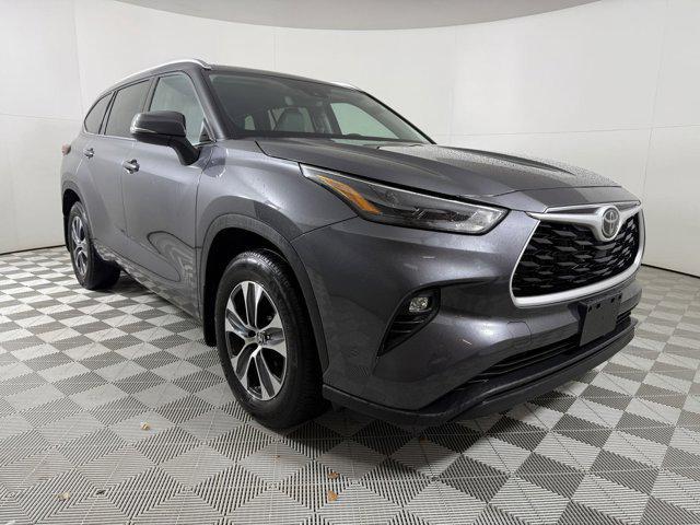 used 2022 Toyota Highlander car, priced at $40,500