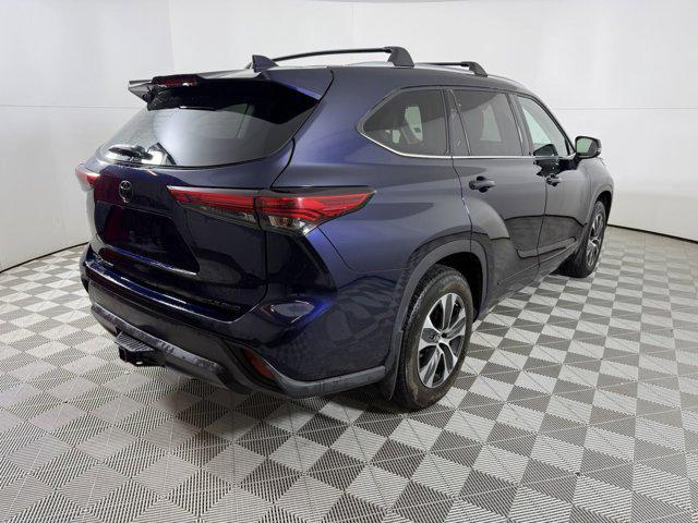 used 2021 Toyota Highlander car, priced at $36,900