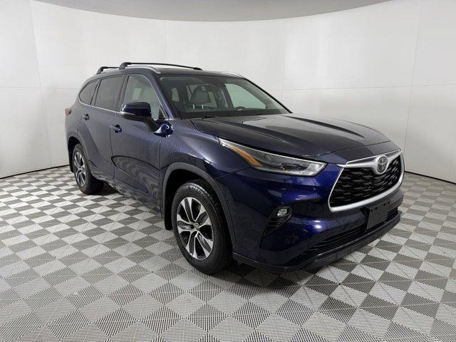 used 2021 Toyota Highlander car, priced at $36,900