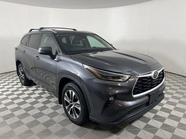 used 2021 Toyota Highlander car, priced at $33,500