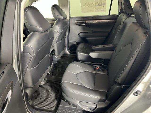 new 2025 Toyota Highlander car, priced at $53,997