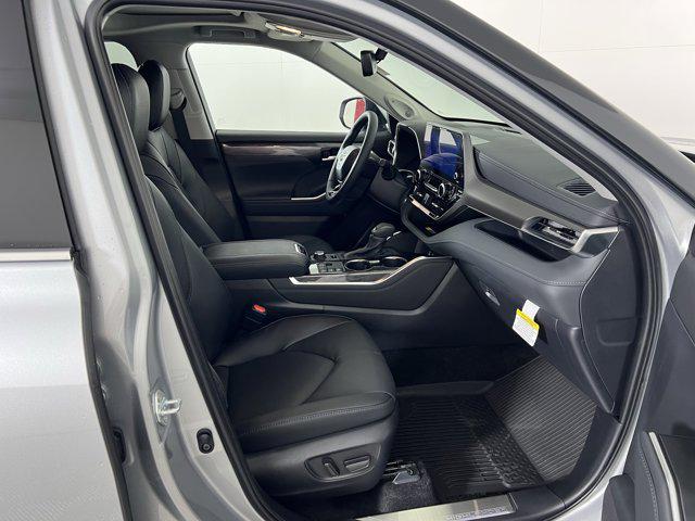 new 2025 Toyota Highlander car, priced at $53,997