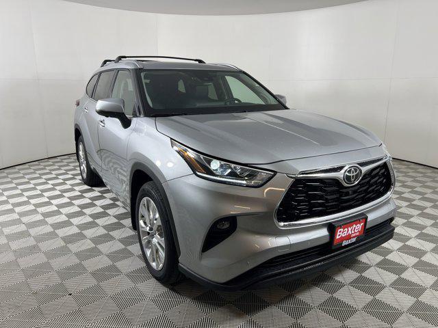 new 2025 Toyota Highlander car, priced at $53,997