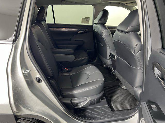 new 2025 Toyota Highlander car, priced at $53,997