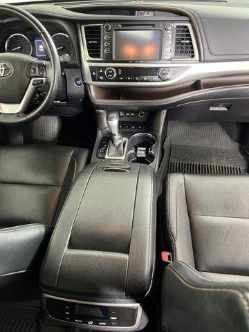 used 2019 Toyota Highlander car, priced at $26,300