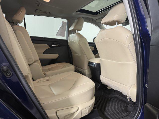 used 2023 Toyota Highlander car, priced at $39,900
