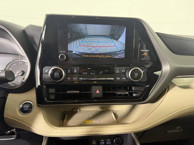 used 2023 Toyota Highlander car, priced at $39,900
