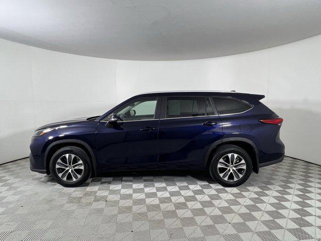 used 2023 Toyota Highlander car, priced at $39,900
