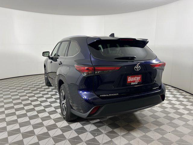 used 2023 Toyota Highlander car, priced at $39,900