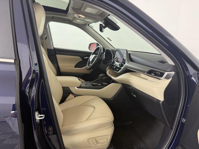 used 2023 Toyota Highlander car, priced at $39,900