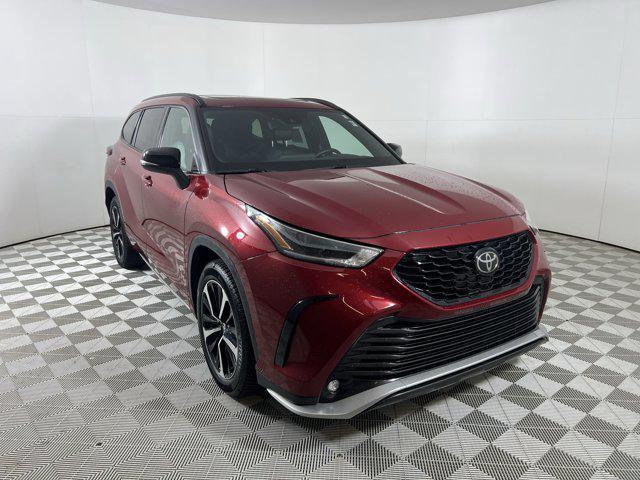 used 2022 Toyota Highlander car, priced at $37,500